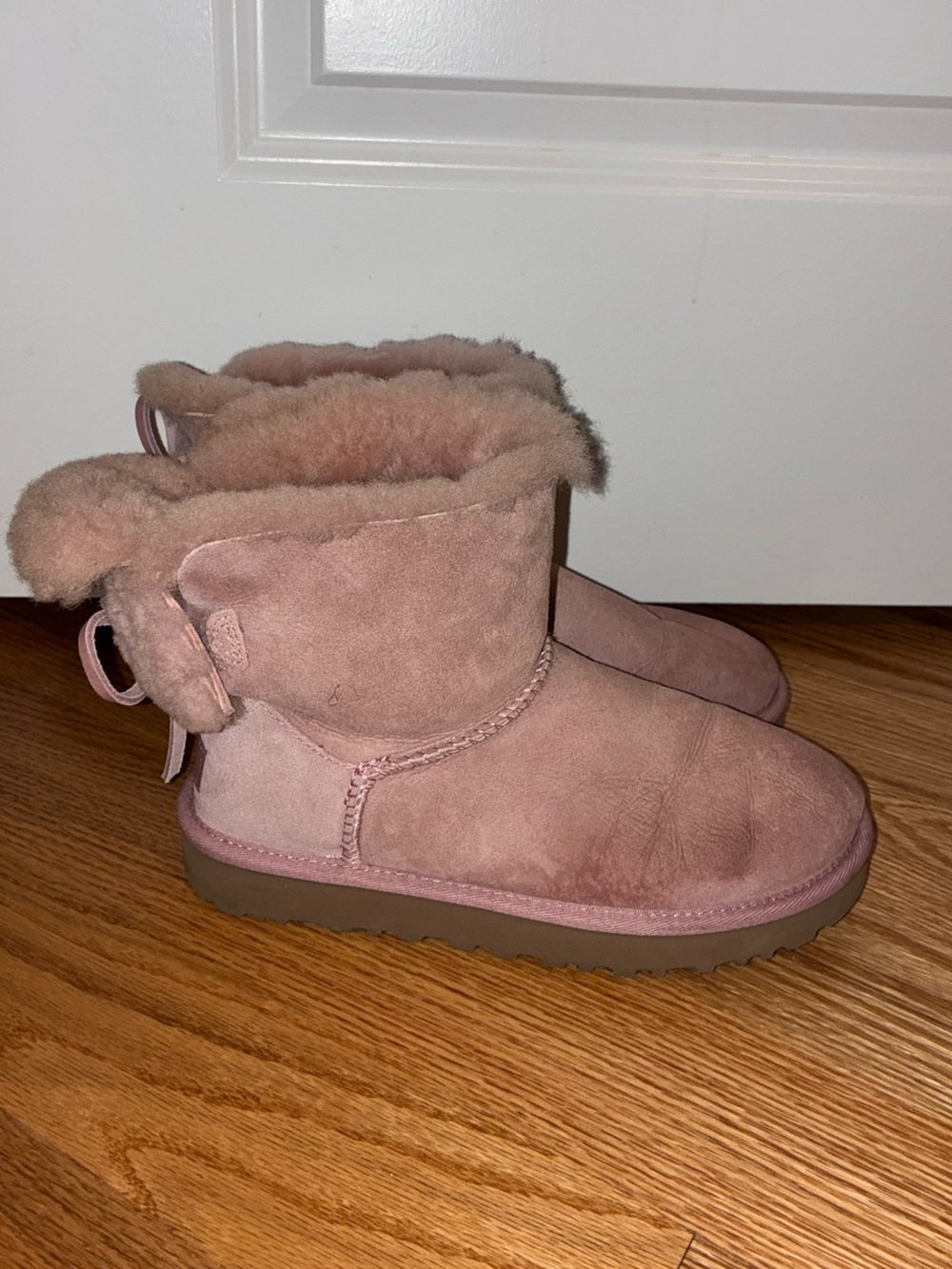 Ugg Boots Women’s Mini Bailey Bow Size 6 - Picture 3 of 8
